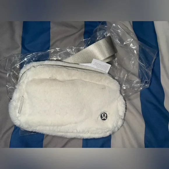 Lululemon Athletica White Crossbody Bag - Picture 3 of 6